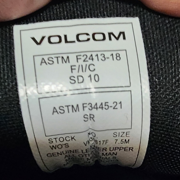 Volcom steel toe "skater" shoes - Picture 5 of 8